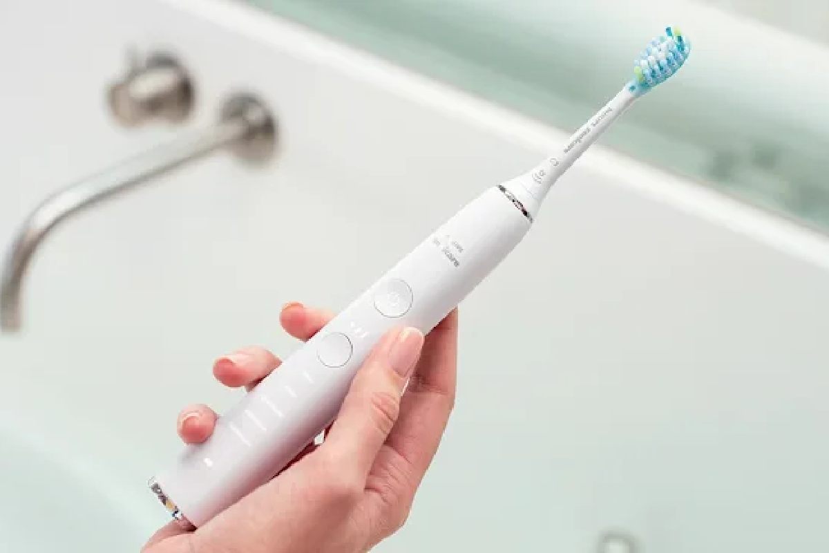 ARE RECHARGEABLE TOOTHBRUSHES WORTH THE BUZZ? HERE’S WHAT TO KNOW 